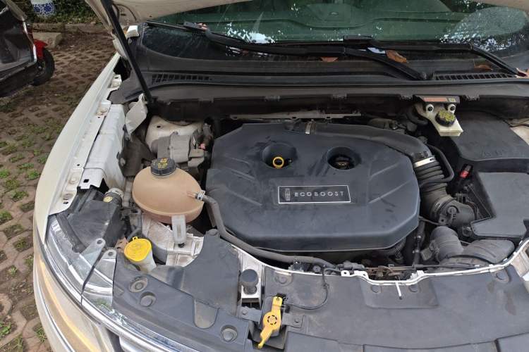 Used Lincoln MKC 2016 2.0T Two-Wheel Drive Luxury Edition Engine Bay Right