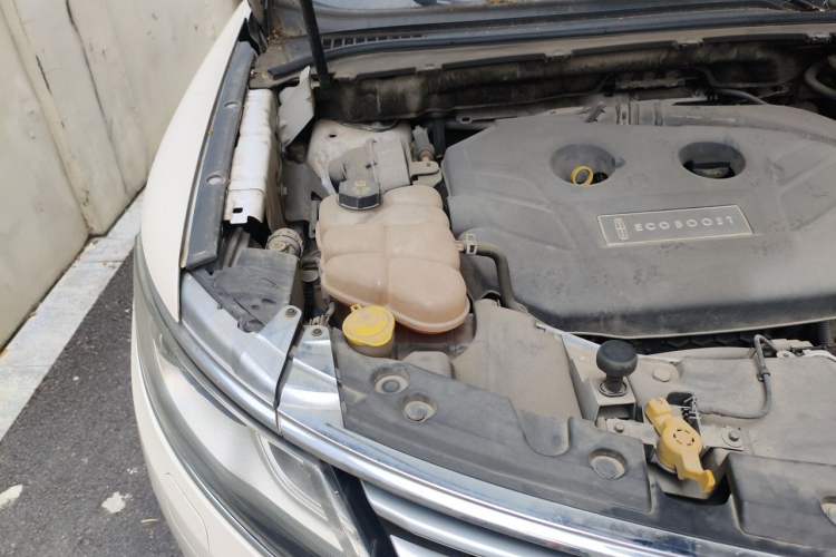 Used Lincoln MKC 2016 2.0T Two-Wheel Drive Deluxe Edition Engine Bay Right