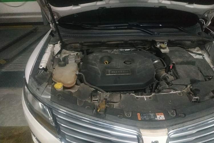 Used Lincoln MKC 2016 2.0T Two-Wheel Drive Luxury Edition Engine Bay Right