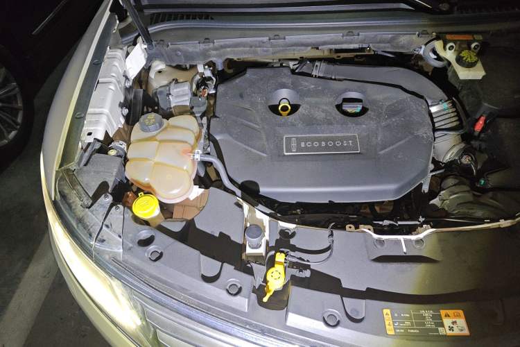 Used Lincoln MKC 2016 2.0T Four-Wheel Drive Luxury Edition Engine Bay Right