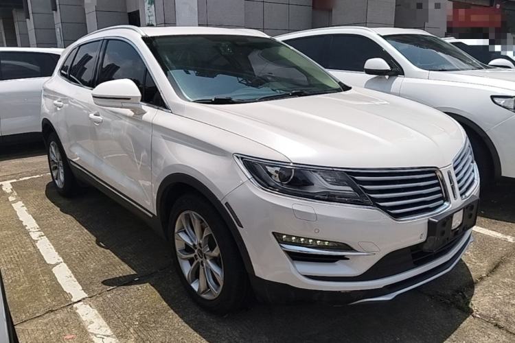 Used Lincoln MKC 2016 2.0T Two-Wheel Drive Luxury Edition Front Right 45 Deg