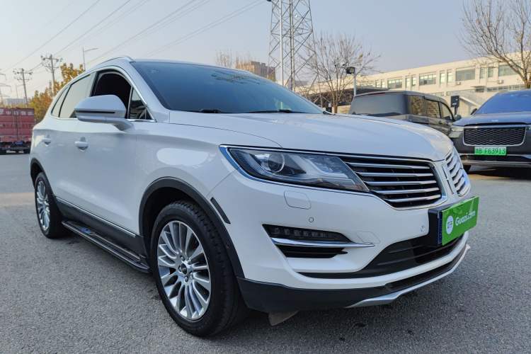 Used Lincoln MKC 2016 2.0T Four-Wheel Drive Luxury Edition Front Right 45 Deg
