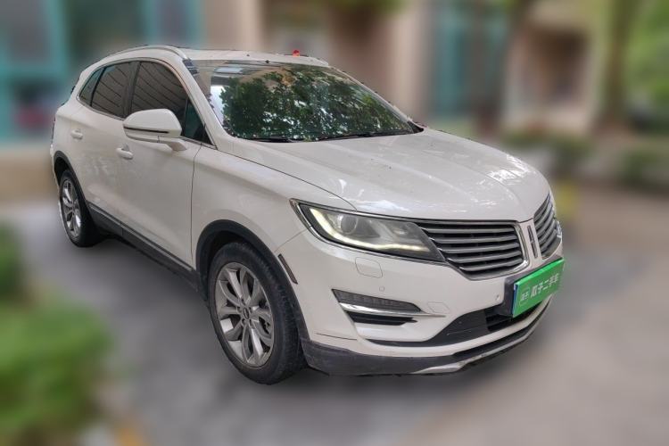 Used Lincoln MKC 2016 2.0T Two-Wheel Drive Luxury Edition Front Right 45 Deg