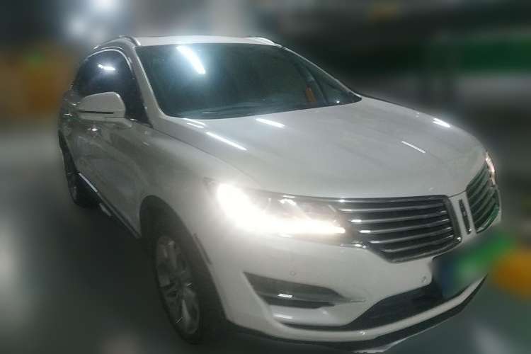 Used Lincoln MKC 2016 2.0T Two-Wheel Drive Luxury Edition Front Right 45 Deg