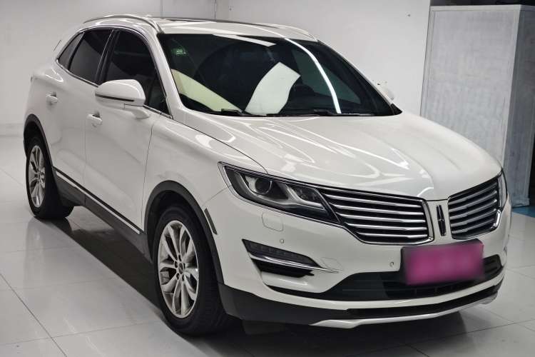 Used Lincoln MKC 2016 2.0T Two-Wheel Drive Luxury Edition Front Right 45 Deg