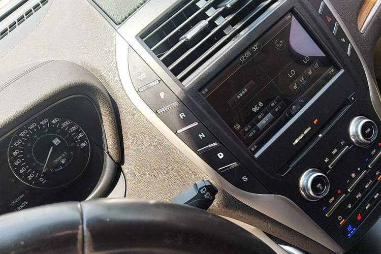 Used Lincoln MKC 2016 2.0T Two-Wheel Drive Luxury Edition Gear Lever