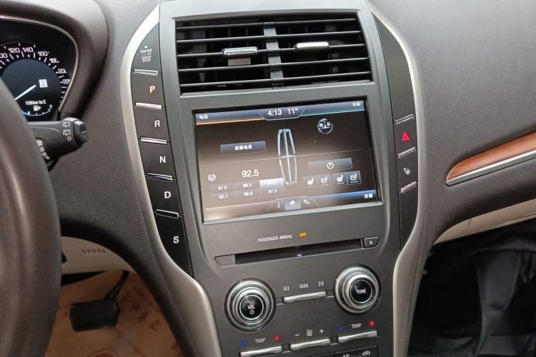 Used Lincoln MKC 2016 2.0T Two-Wheel Drive Luxury Edition Gear Lever