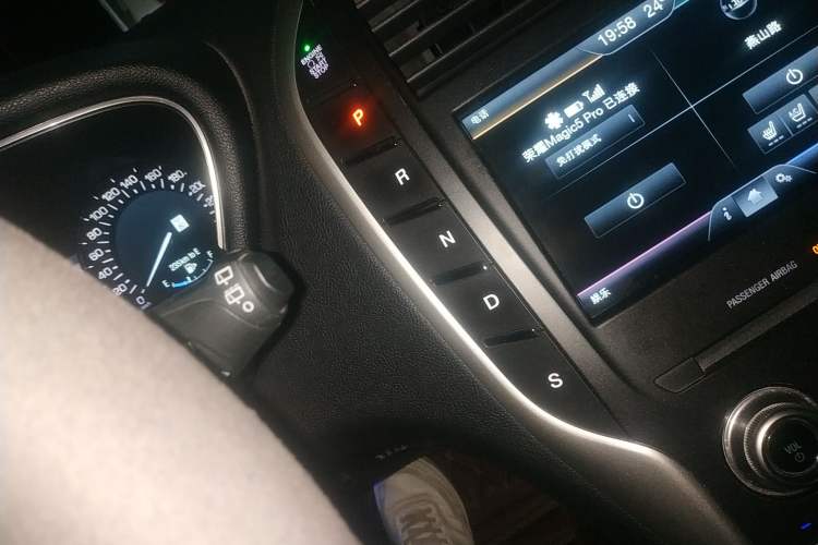 Used Lincoln MKC 2016 2.0T Two-Wheel Drive Luxury Edition Gear Lever