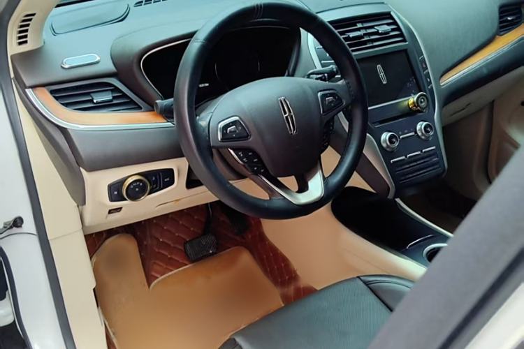 Used Lincoln MKC 2016 2.0T Two-Wheel Drive Luxury Edition Interior 2