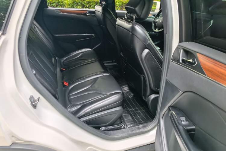 Used Lincoln MKC 2016 2.0T Four-Wheel Drive Prestige Edition Interior 2