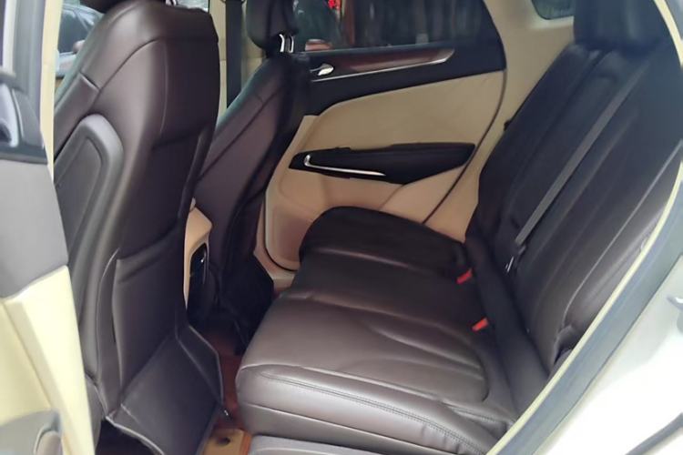Used Lincoln MKC 2016 2.0T Two-Wheel Drive Luxury Edition Interior 3