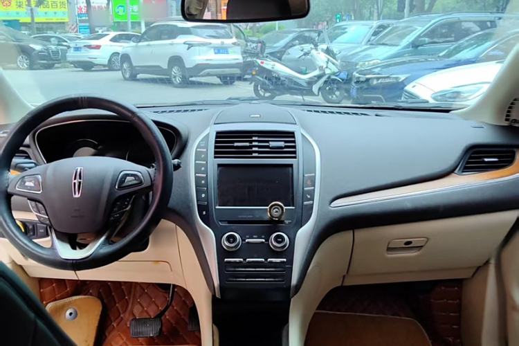Used Lincoln MKC 2016 2.0T Two-Wheel Drive Luxury Edition Interior 4