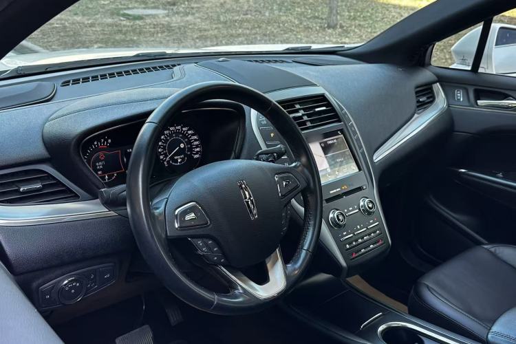 Used Lincoln MKC 2016 2.0T Two-Wheel Drive Deluxe Edition Interior 6