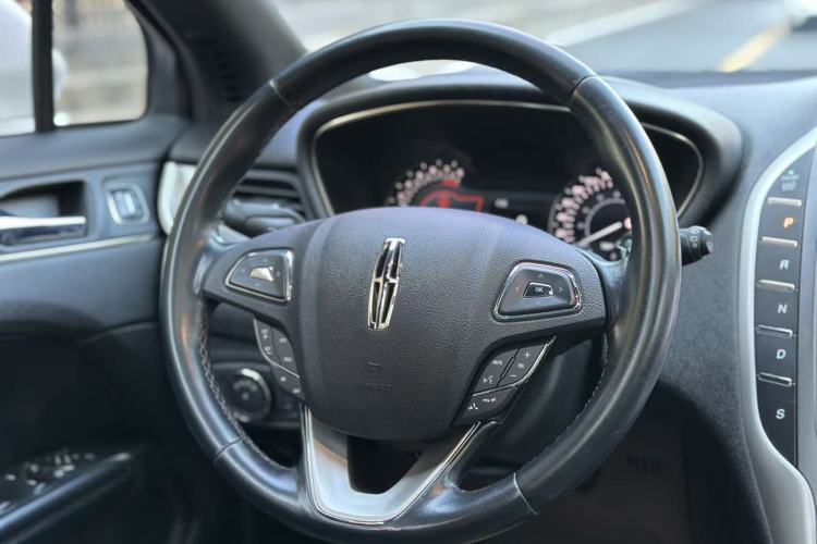 Used Lincoln MKC 2016 2.0T Two-Wheel Drive Deluxe Edition Interior 7