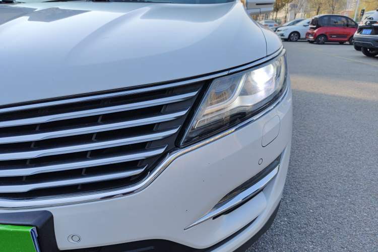 Used Lincoln MKC 2016 2.0T Four-Wheel Drive Luxury Edition Left Front Headlight