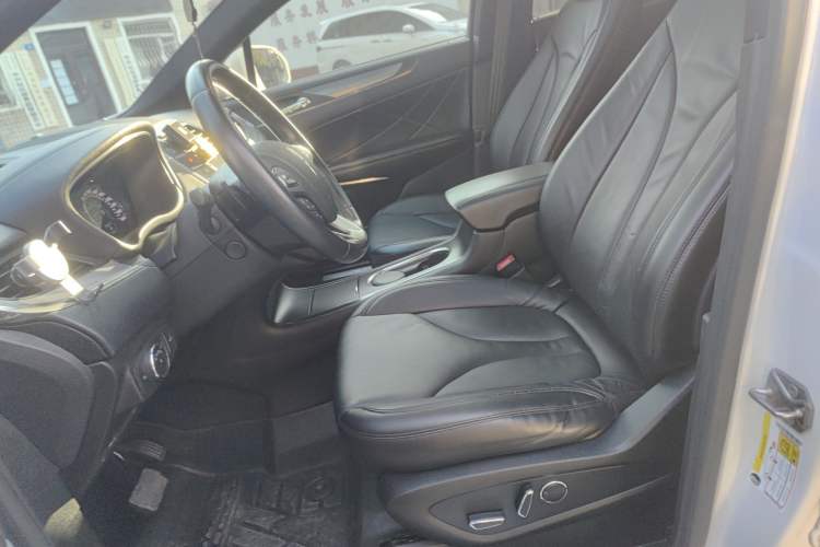 Used Lincoln MKC 2016 2.0T Two-Wheel Drive Deluxe Edition Left Front Seat