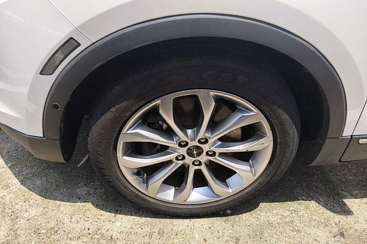 Used Lincoln MKC 2016 2.0T Two-Wheel Drive Luxury Edition Left Front Wheel Hub