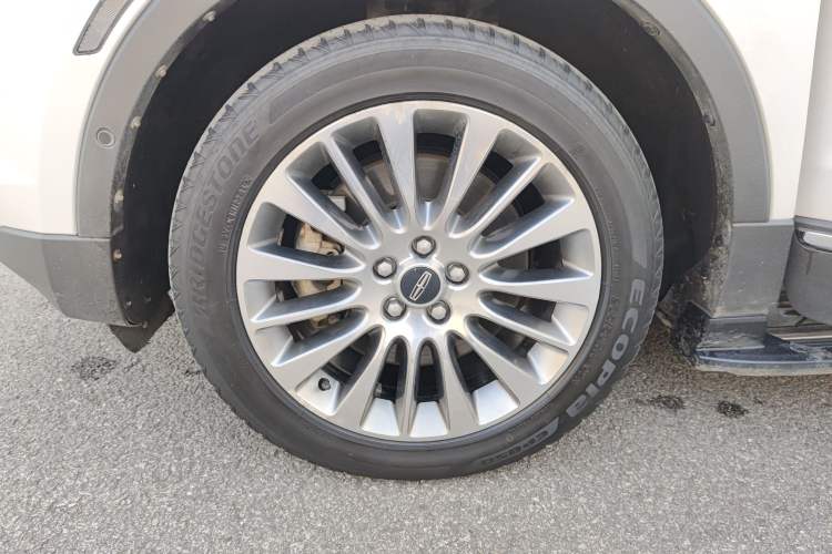 Used Lincoln MKC 2016 2.0T Four-Wheel Drive Luxury Edition Left Front Wheel Hub