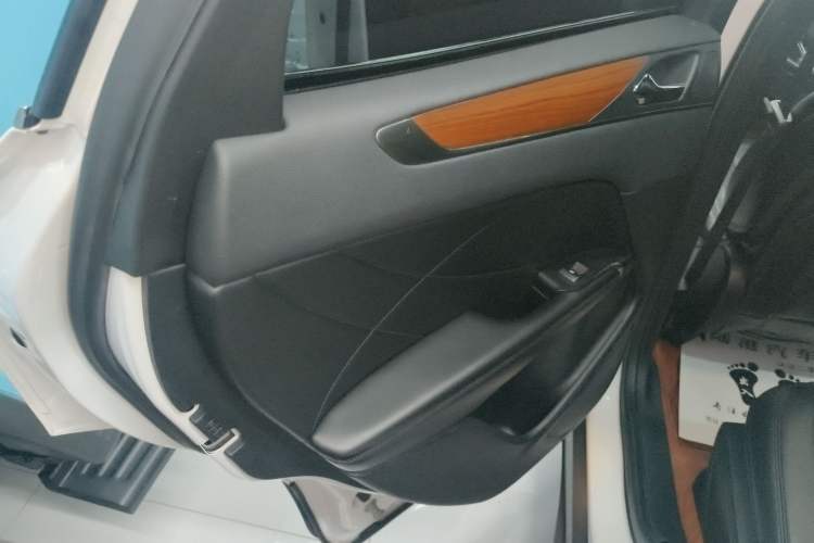 Used Lincoln MKC 2016 2.0T Four-Wheel Drive Luxury Edition Left Rear Door Interior