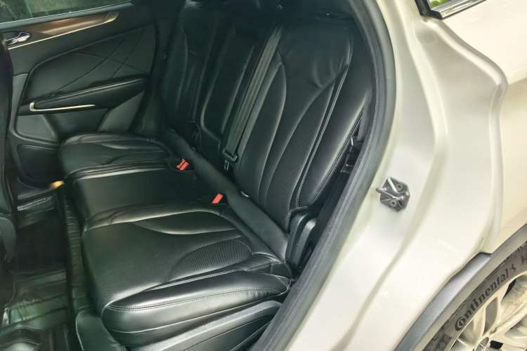 Used Lincoln MKC 2016 2.0T Four-Wheel Drive Prestige Edition Left Rear Seat