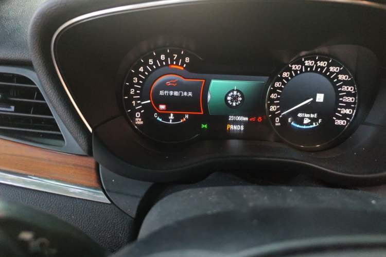 Used Lincoln MKC 2016 2.0T Four-Wheel Drive Luxury Edition Odometer Close Up