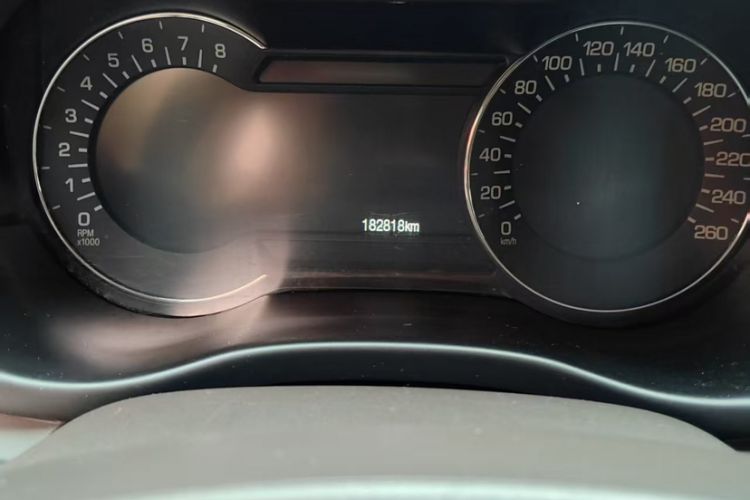 Used Lincoln MKC 2016 2.0T Two-Wheel Drive Luxury Edition Odometer Close Up