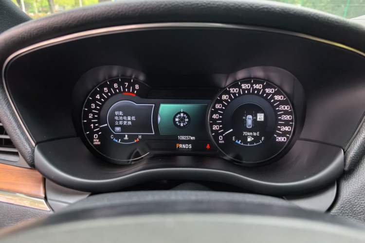 Used Lincoln MKC 2016 2.0T Four-Wheel Drive Prestige Edition Odometer Close Up