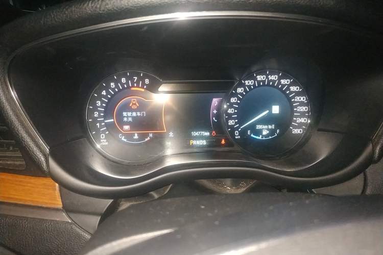 Used Lincoln MKC 2016 2.0T Two-Wheel Drive Luxury Edition Odometer Close Up