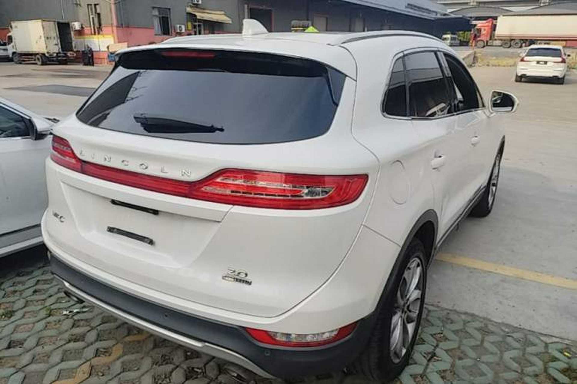 Used Lincoln MKC 2016 2.0T Two-Wheel Drive Luxury Edition Rear Right 45 Deg