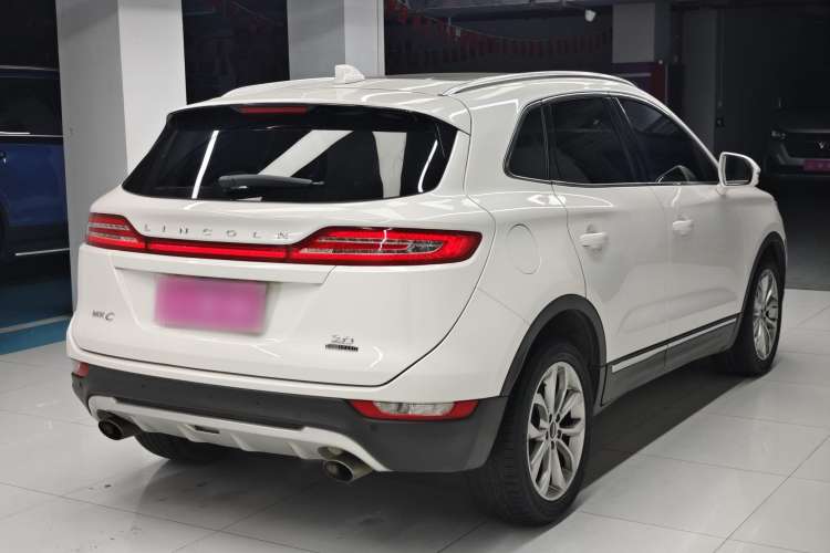 Used Lincoln MKC 2016 2.0T Two-Wheel Drive Luxury Edition Rear Right 45 Deg