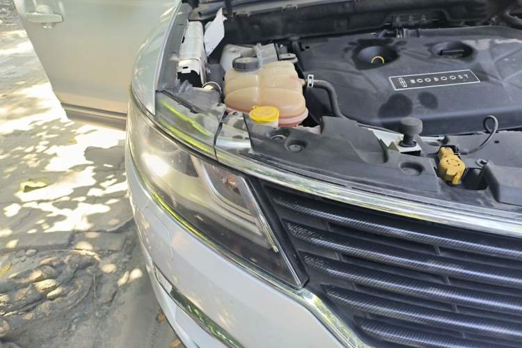 Used Lincoln MKC 2016 2.0T Four-Wheel Drive Luxury Edition Right Front Headlight