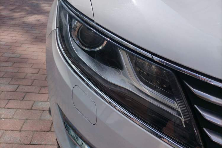 Used Lincoln MKC 2016 2.0T Two-Wheel Drive Deluxe Edition Right Front Headlight