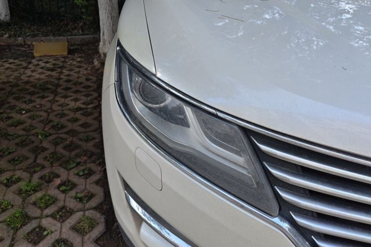 Used Lincoln MKC 2016 2.0T Two-Wheel Drive Luxury Edition Right Front Headlight