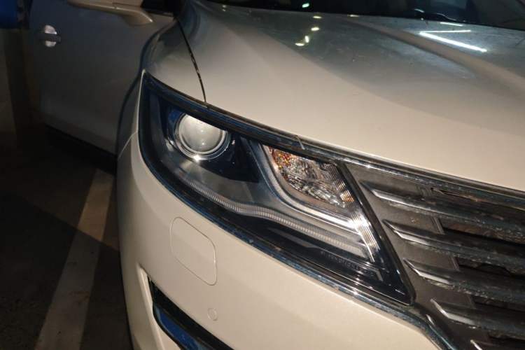 Used Lincoln MKC 2016 2.0T Two-Wheel Drive Luxury Edition Right Front Headlight
