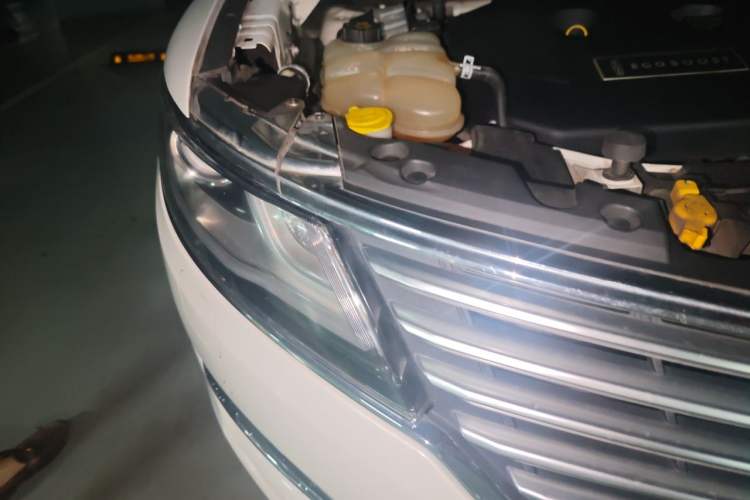 Used Lincoln MKC 2016 2.0T Four-Wheel Drive Luxury Edition Right Front Headlight