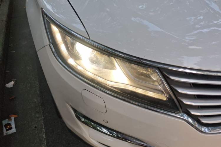 Used Lincoln MKC 2016 2.0T Four-Wheel Drive Luxury Edition Right Front Headlight