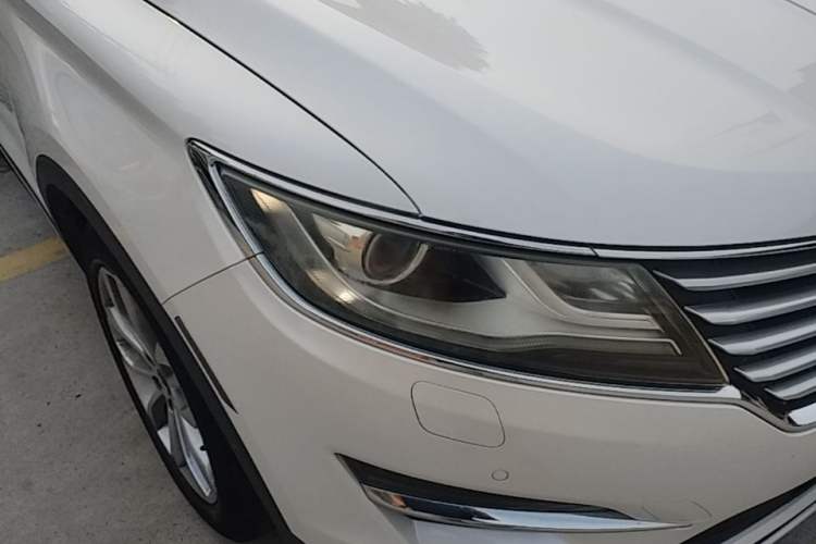 Used Lincoln MKC 2016 2.0T Two-Wheel Drive Luxury Edition Right Front Headlight