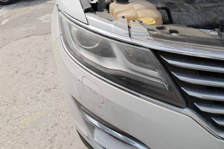 Used Lincoln MKC 2016 2.0T Two-Wheel Drive Deluxe Edition Right Front Headlight