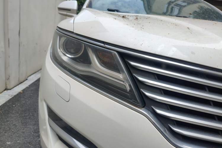 Used Lincoln MKC 2016 2.0T Two-Wheel Drive Deluxe Edition Right Front Headlight