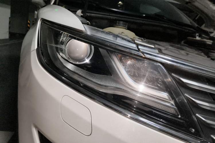 Used Lincoln MKC 2016 2.0T Two-Wheel Drive Luxury Edition Right Front Headlight