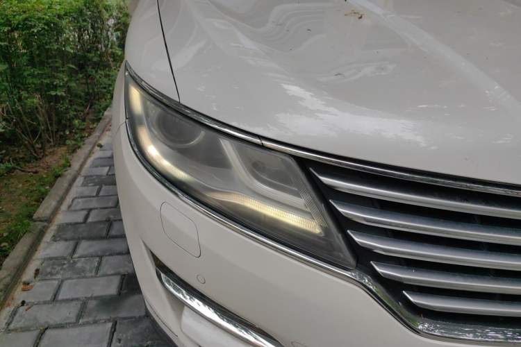 Used Lincoln MKC 2016 2.0T Two-Wheel Drive Luxury Edition Right Front Headlight