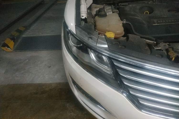 Used Lincoln MKC 2016 2.0T Two-Wheel Drive Luxury Edition Right Front Headlight