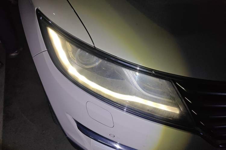 Used Lincoln MKC 2016 2.0T Four-Wheel Drive Luxury Edition Right Front Headlight