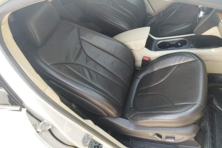 Used Lincoln MKC 2016 2.0T Two-Wheel Drive Luxury Edition Right Front Seat