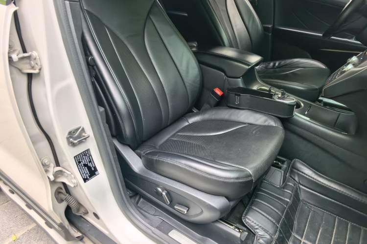 Used Lincoln MKC 2016 2.0T Four-Wheel Drive Prestige Edition Right Front Seat