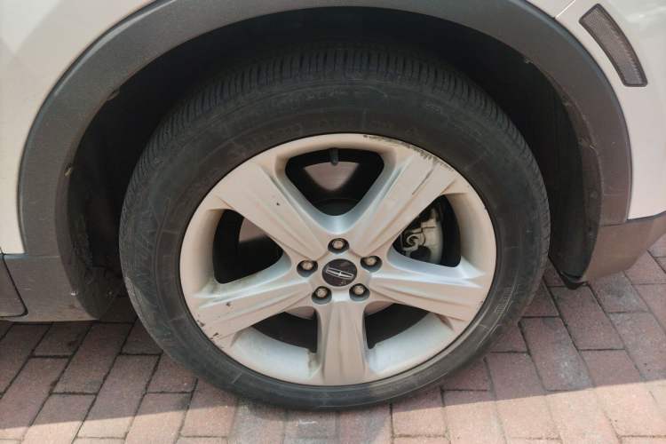 Used Lincoln MKC 2016 2.0T Two-Wheel Drive Deluxe Edition Right Front Wheel Hub