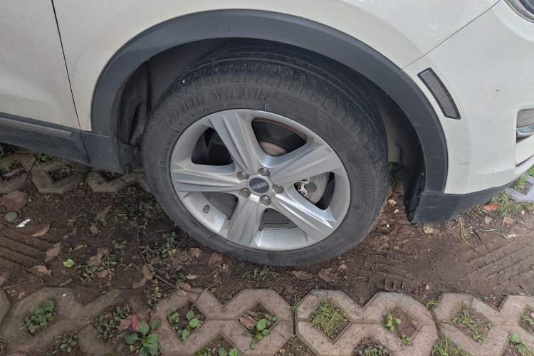Used Lincoln MKC 2016 2.0T Two-Wheel Drive Luxury Edition Right Front Wheel Hub