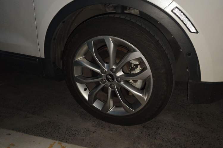 Used Lincoln MKC 2016 2.0T Two-Wheel Drive Luxury Edition Right Front Wheel Hub