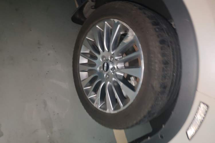 Used Lincoln MKC 2016 2.0T Four-Wheel Drive Luxury Edition Right Front Wheel Hub