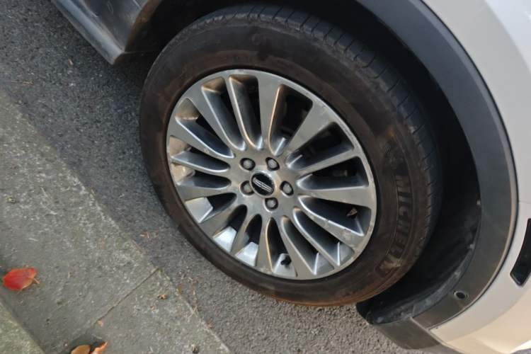 Used Lincoln MKC 2016 2.0T Four-Wheel Drive Luxury Edition Right Front Wheel Hub